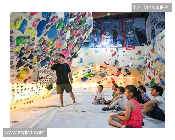 成都攀岩队的战术控制体系与攀岩技巧的深度融合探讨